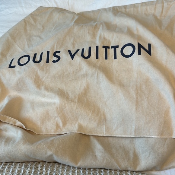 Louis Vuitton 55 duffle bag new condition - Picture 7 of 7